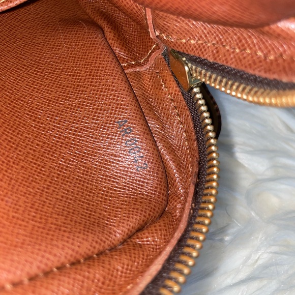 Louis Vuitton Danube Crossbody - Picture 16 of 16